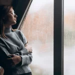 Психиатры связывают осеннюю депрессию со сбоем 2 ключевых гормонов