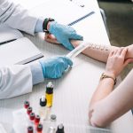 «ОН КЛИНИК» описала беседу и кожную пробу при поиске аллергена